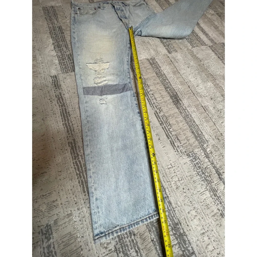 Levi's 501 Jeans‎ Mens W34 L32 Light Wash Distressed Patch Ripped Straight Denim
